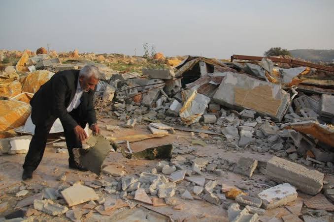 مجزرة هدم بركسات وحظائر وتجريف أراضي واقتلاع  أشجار في بلدة دوما